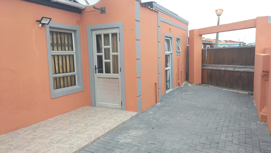 9 Bedroom Property for Sale in Hillcrest Heights Western Cape